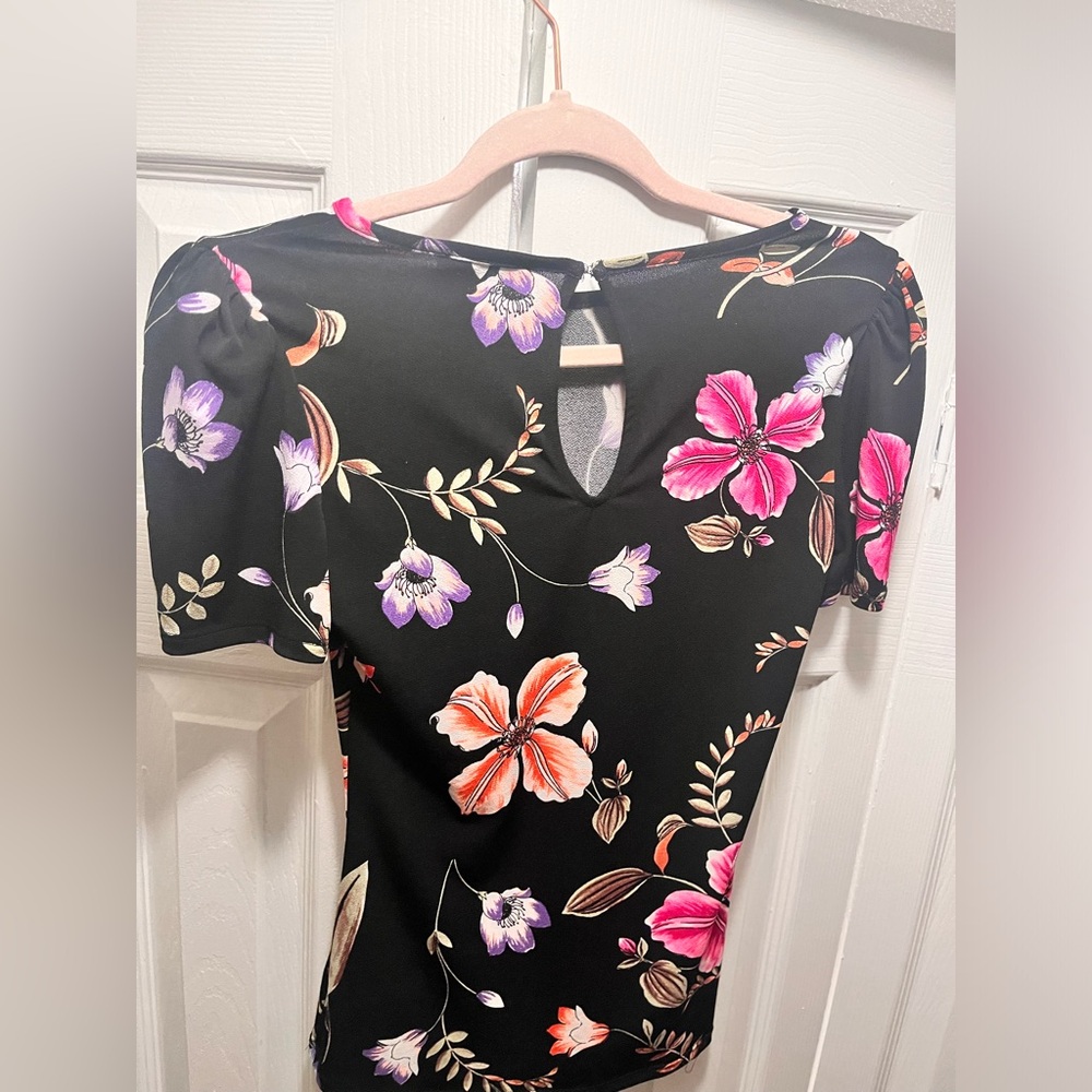 SALE - Express Black Floral Blouse - Picture 6 of 7